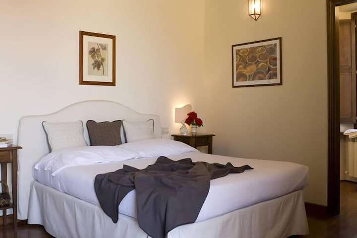 Room 10 of 12