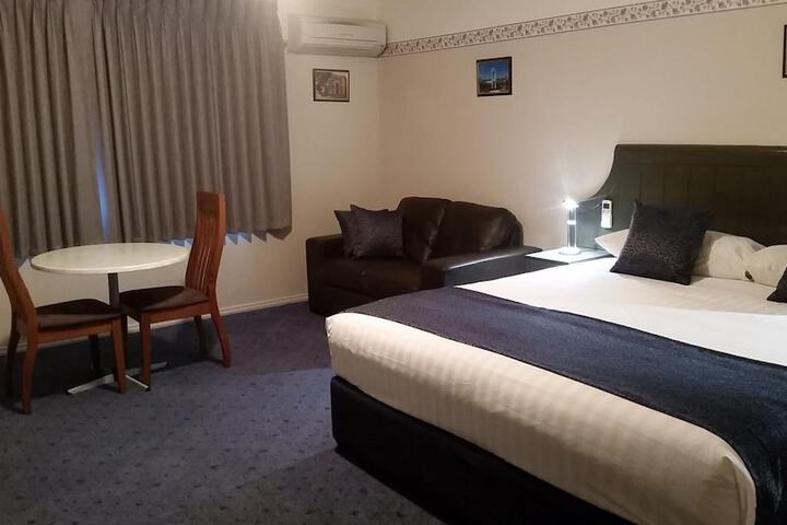 Room 10 of 26