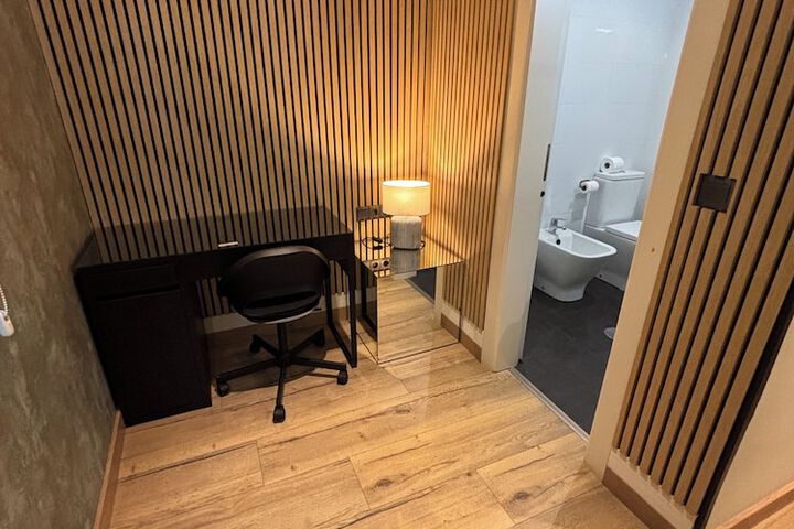 Room 17 of 68