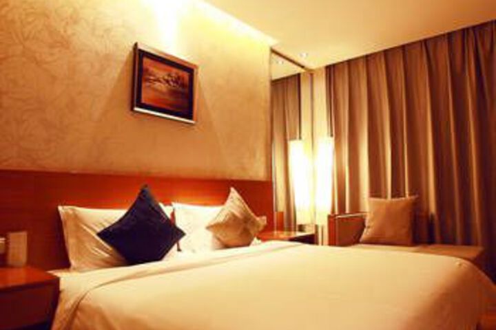 Room 4 of 7