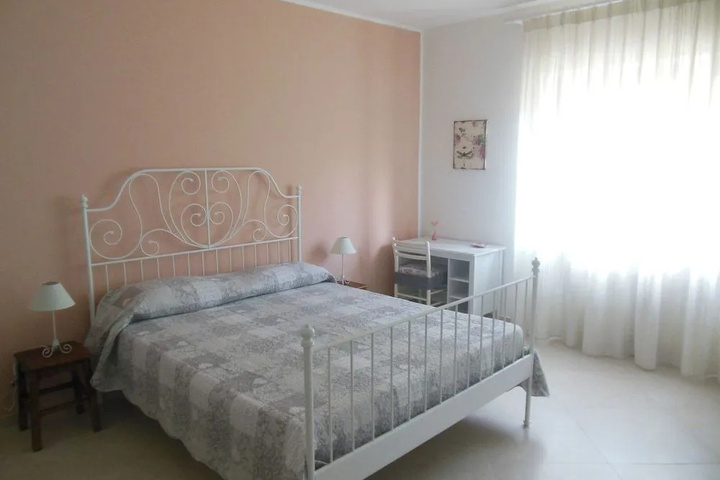 Room 4 of 9
