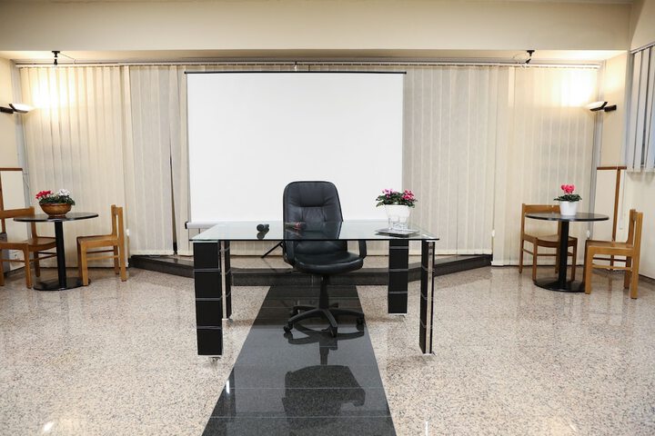 Room 13 of 30