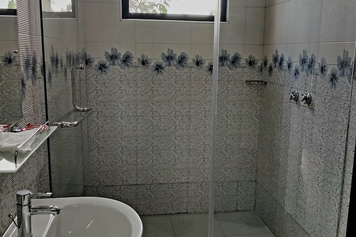 Room 8 of 27