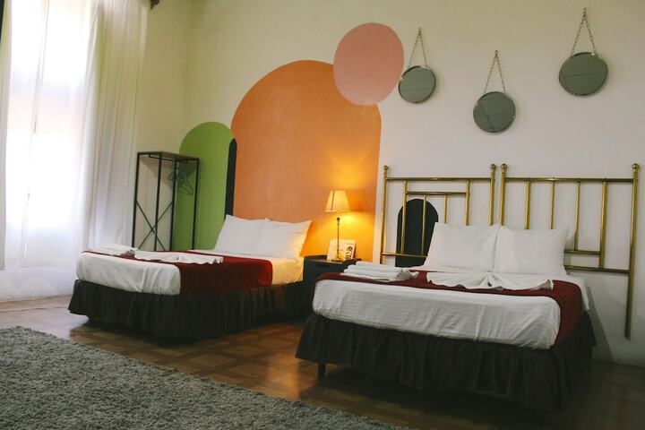 Room 10 of 34