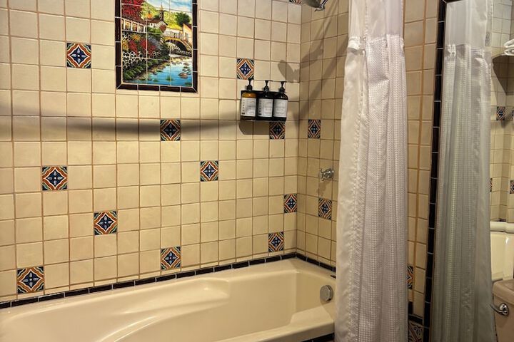 Room 100 of 150