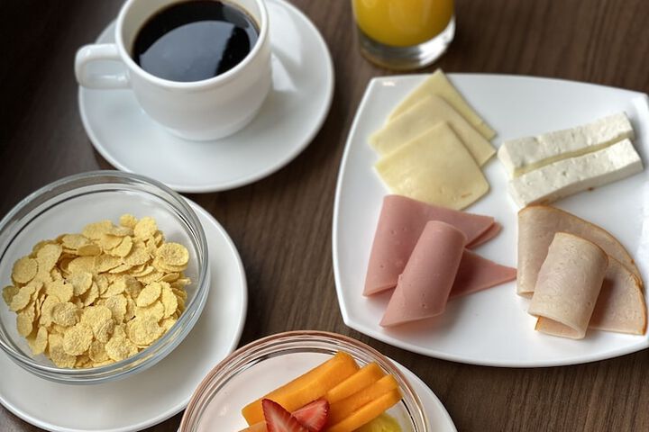 Breakfast/Coffee Service 30 of 37