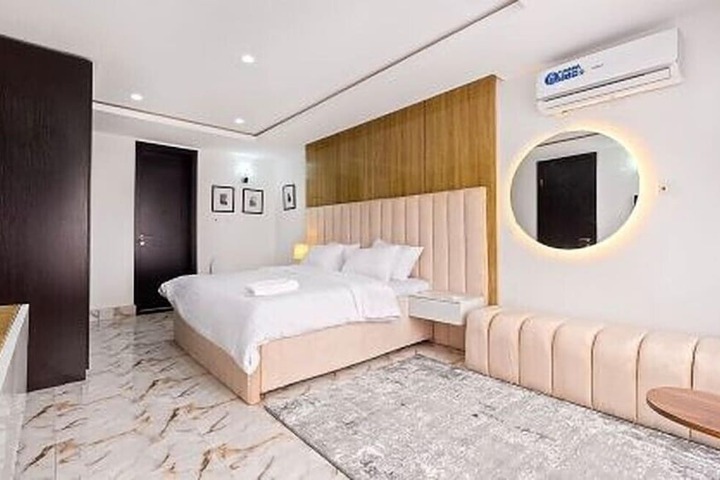 Room 8 of 29