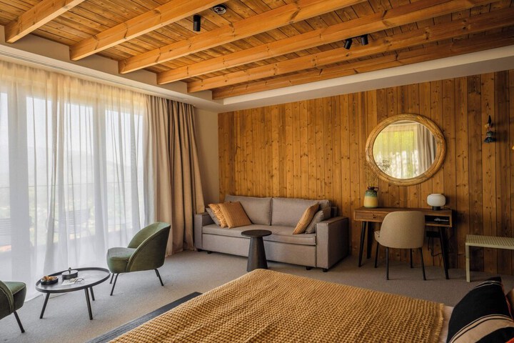 Room 8 of 50