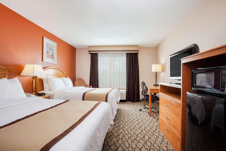 Double Accessible King Size Bed (8 of 13)