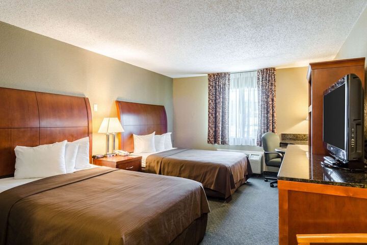 2 Double Beds (3 of 5)