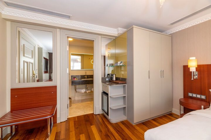 Room 35 of 102