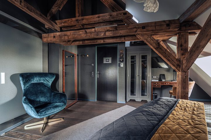 Room 4 of 12