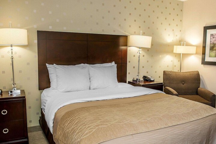Queen Bed Accessible (10 of 13)