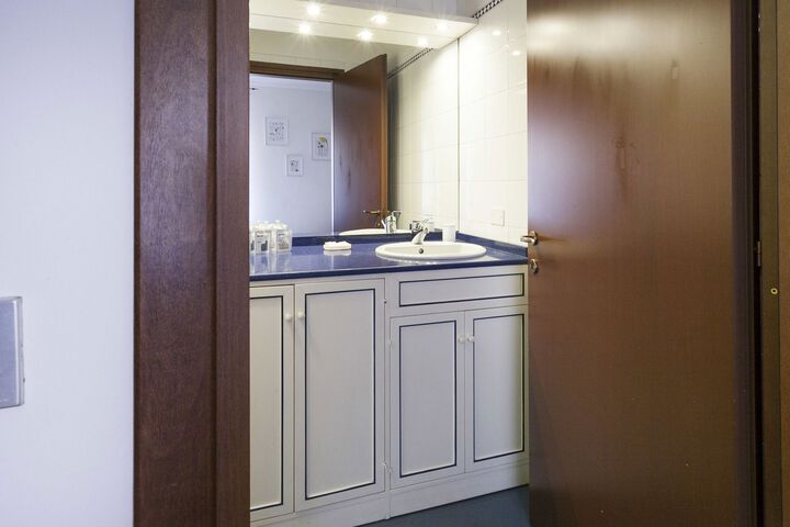 Room 2 of 23