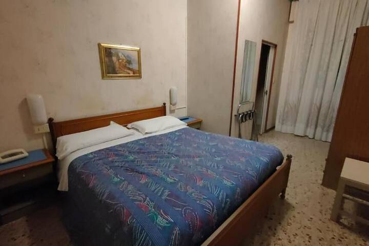 Room 9 of 21