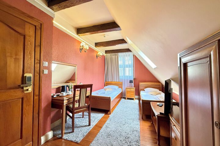 Room 13 of 26