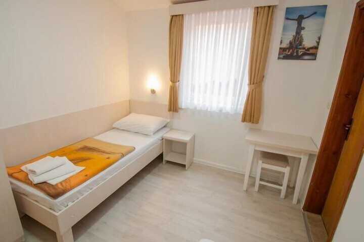 Room 6 of 20