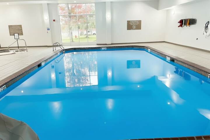 Hotel Pool