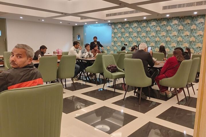 Dining 6 of 11