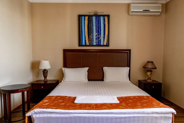 Room 13 of 19