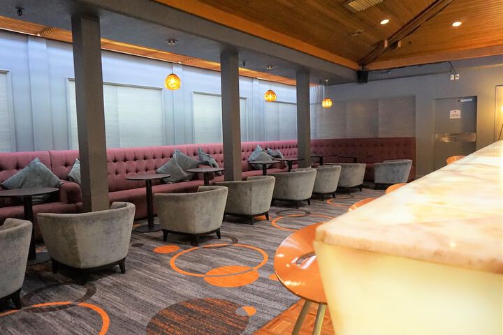Lounge 85 of 108