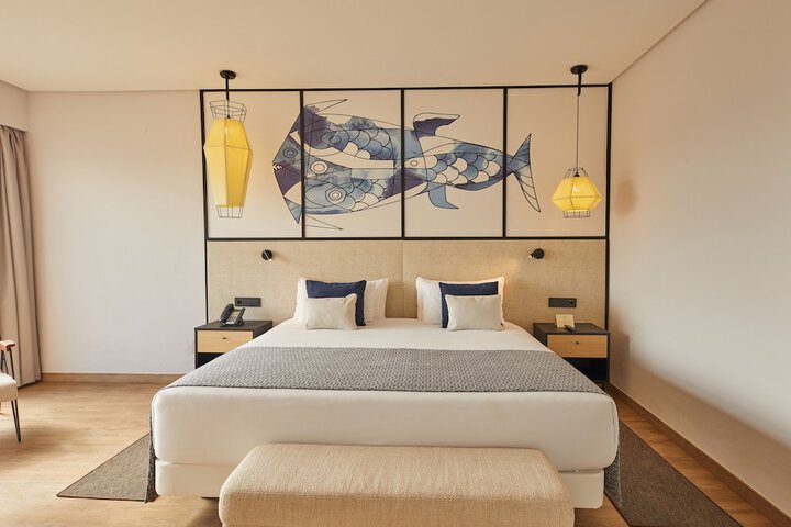 Room 16 of 156