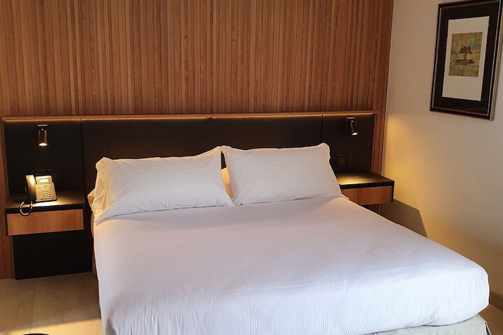 Room 13 of 64