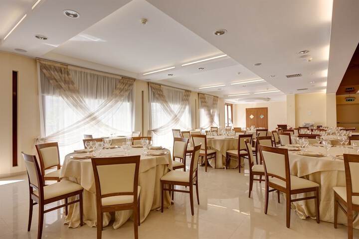 Dining 78 of 104