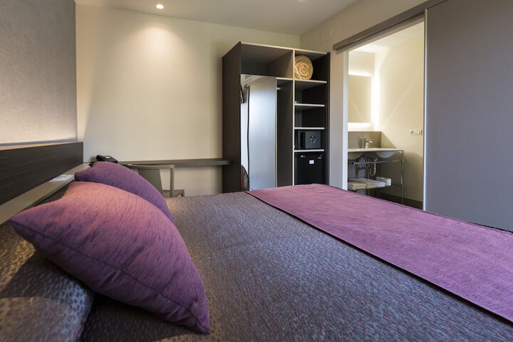 Room 15 of 62
