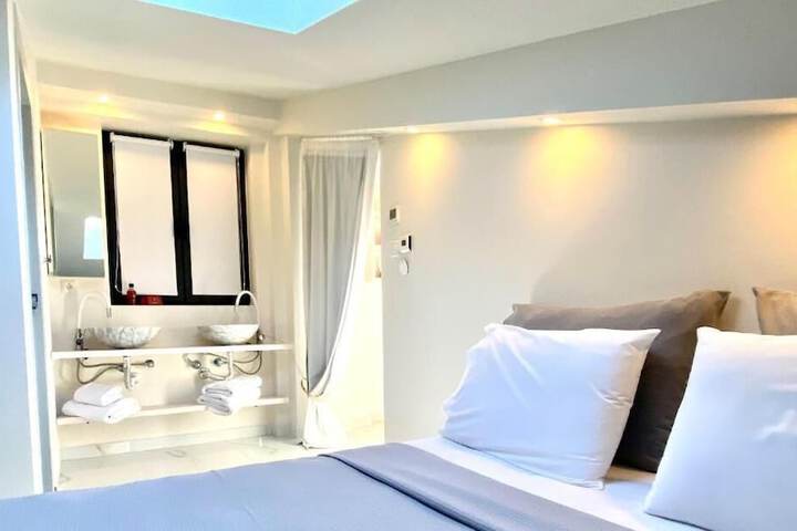 Room 4 of 82