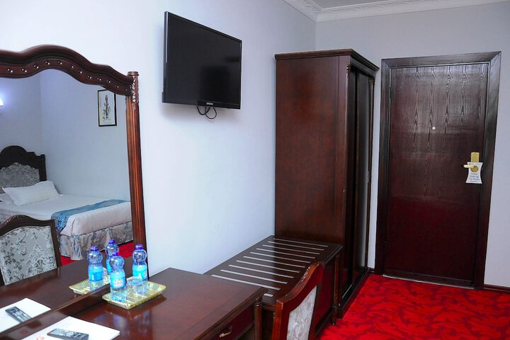 Room 4 of 84