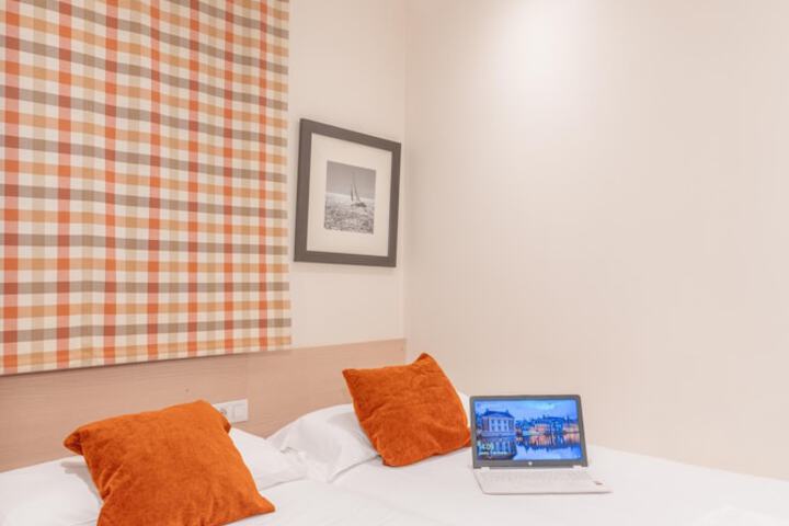 Room 8 of 32