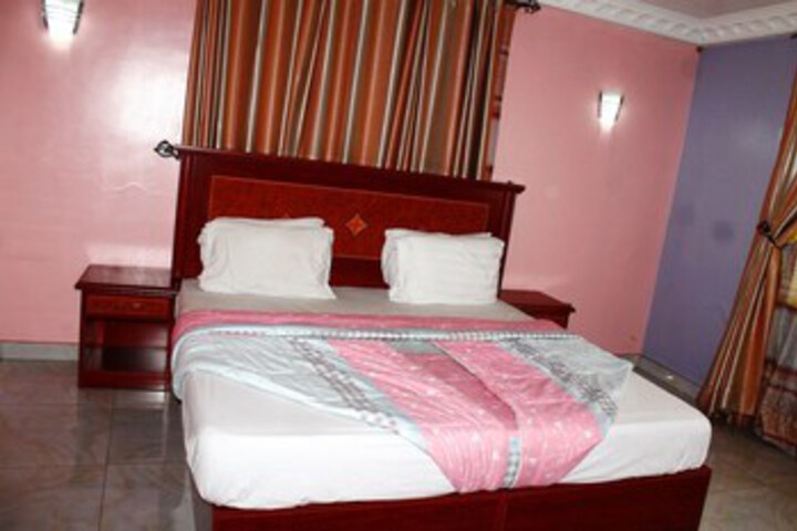 Room 15 of 27