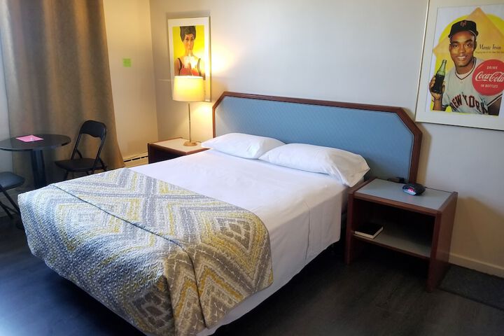Room 9 of 38