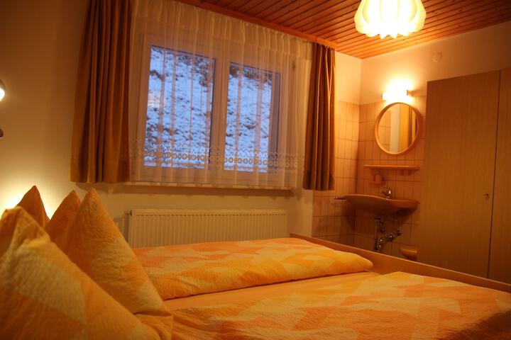 Room 13 of 86