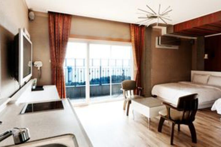 Room 17 of 25