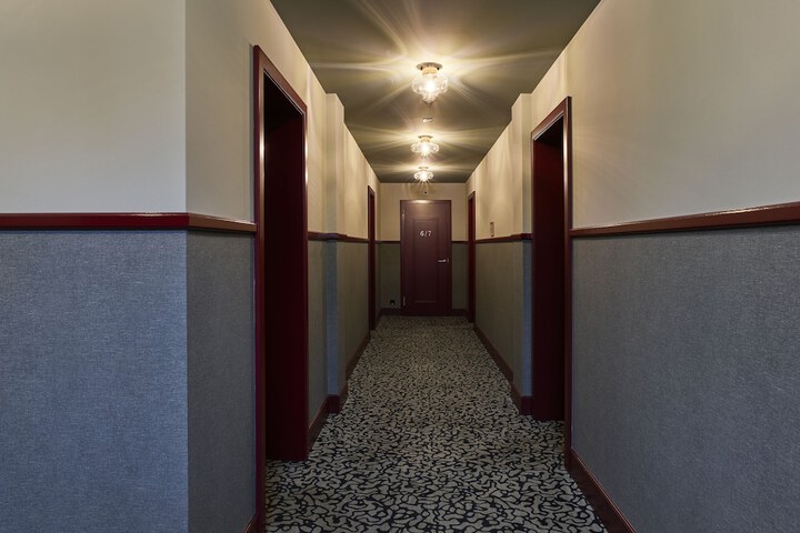 Ballroom/Hall 37 of 48
