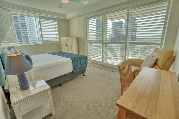 Room 8 of 114