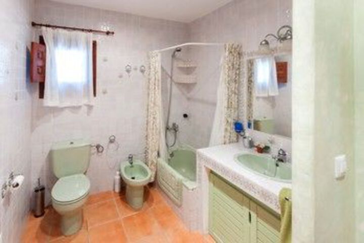 Room 4 of 27
