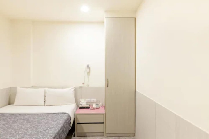 Room 21 of 50