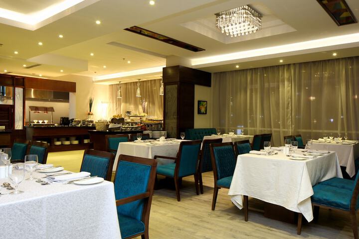 Dining 56 of 77