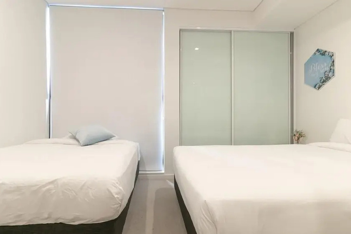 Room 4 of 11