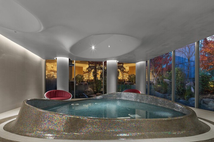 Pool 24 of 39