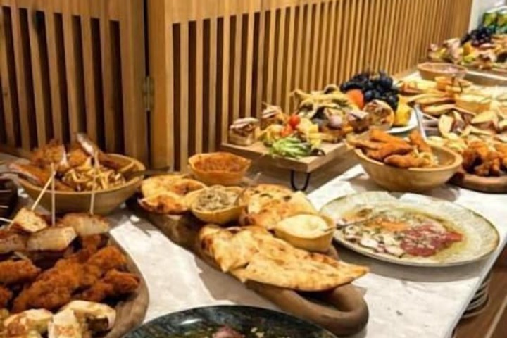 Dining 48 of 60