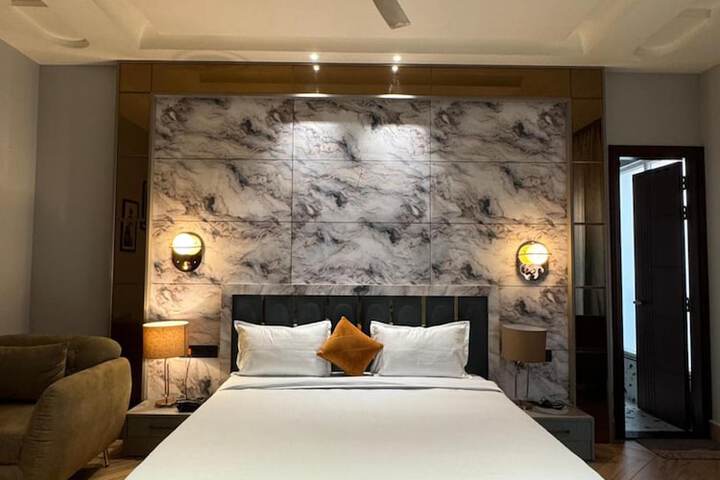 Room 8 of 22