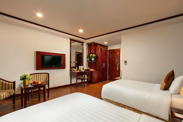 Room 25 of 97