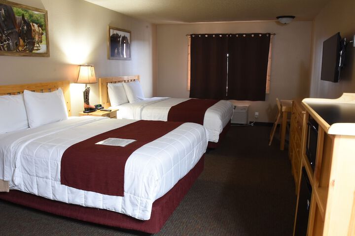 Traditional Room 2 Queen Beds Side Building (25 of 28)