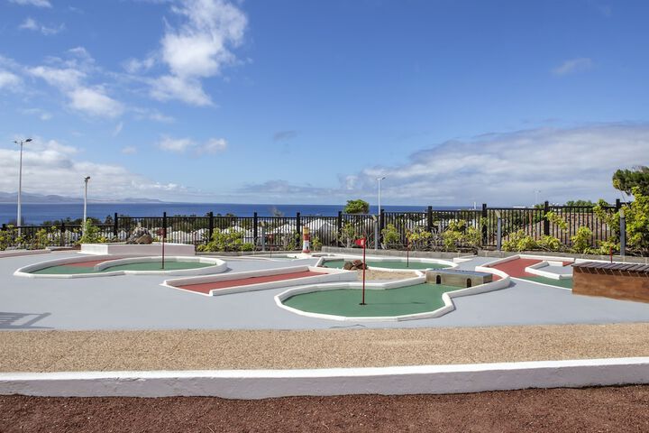 Mini-golf