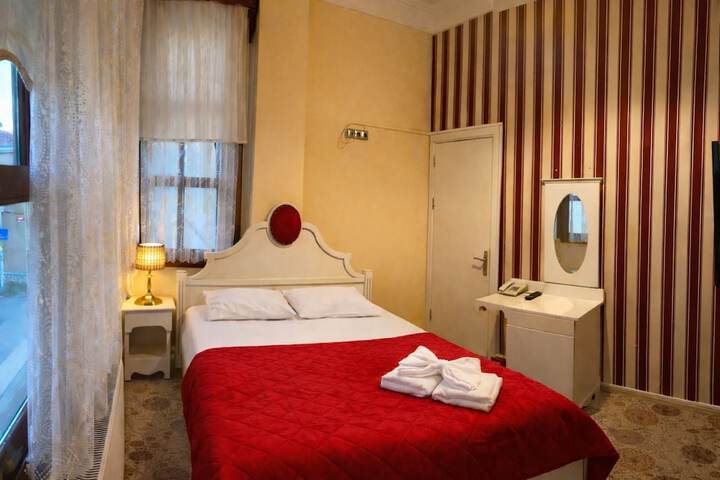 Room 6 of 27