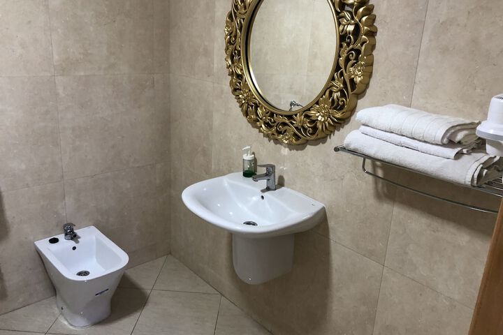 Room 3 of 28